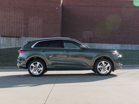 Used 2025 Audi Q5 Premium Plus w/ Premium Plus image 3