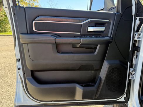 Used 2024 RAM 3500 Big Horn image 17