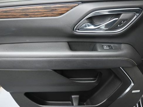 Used 2023 Chevrolet Suburban Premier image 19