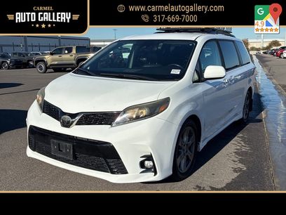 Used 2018 Toyota Sienna SE w/ Carpet Mat Package