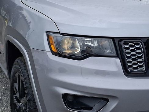 Used 2021 Jeep Grand Cherokee Laredo X AWD/4WD image 9