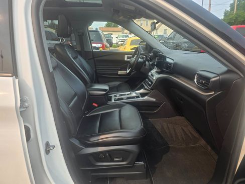 Used 2022 Ford Explorer XLT w/ Equipment Group 202A AWD/4WD image 19