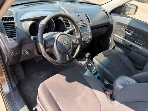 Used 2013 Kia Soul + w/ Audio Pkg FWD image 12
