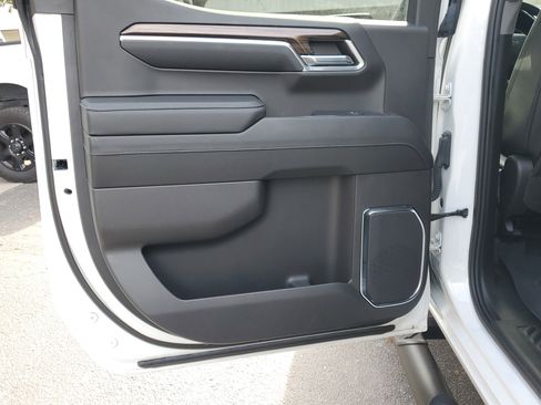 Used 2024 Chevrolet Silverado 1500 LT Trail Boss w/ Convenience Package II image 11