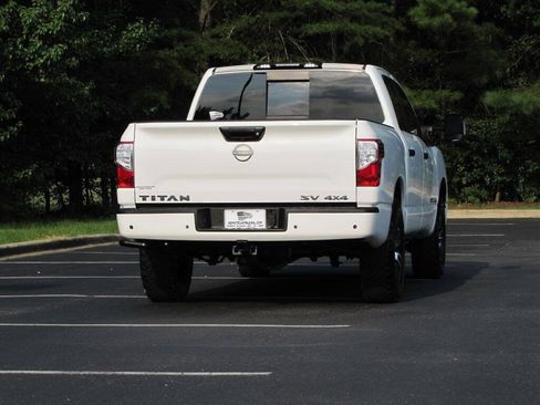 Used 2024 Nissan Titan SV w/ SV Convenience Package AWD/4WD image 10