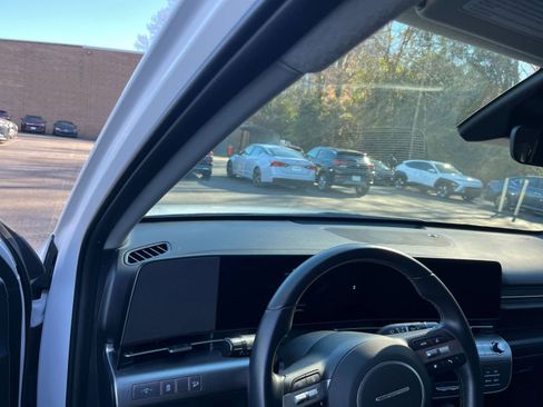 Used 2025 Hyundai Kona SEL image 34
