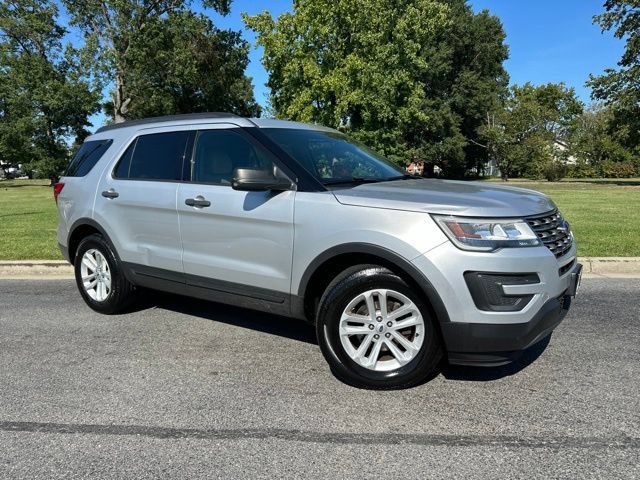 Used 2017 Ford Explorer 4WD image 2