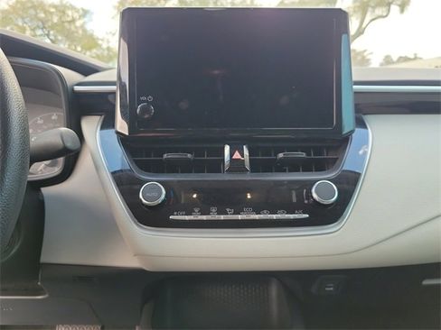 Used 2025 Toyota Corolla LE image 18