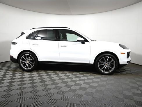 Used 2025 Porsche Cayenne image 8