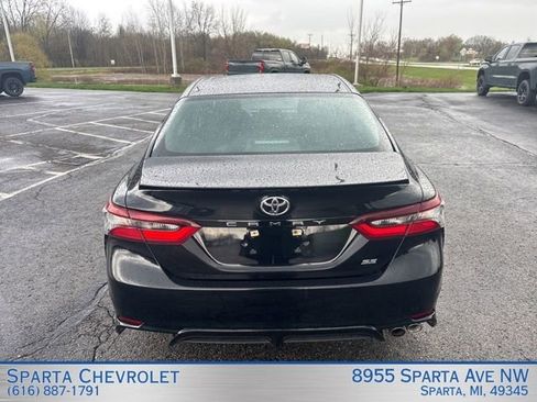 Used 2024 Toyota Camry SE image 4