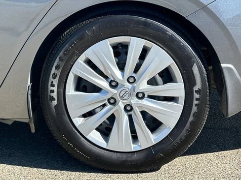 Certified 2025 Nissan Sentra S FWD image 30