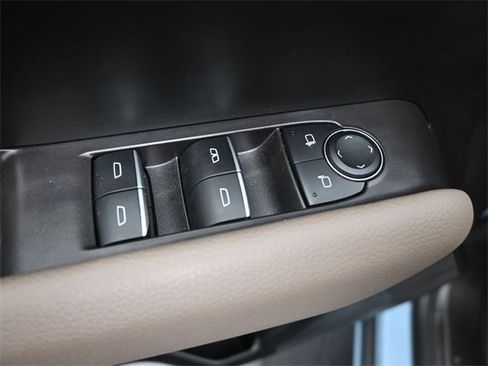 Used 2025 GMC Canyon Denali image 21