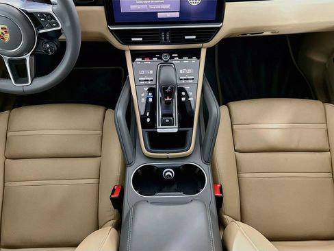 Used 2023 Porsche Cayenne Coupe AWD/4WD image 16