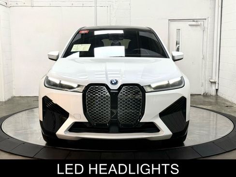 Used 2024 BMW iX xDrive50 w/ Premium Package AWD/4WD image 3