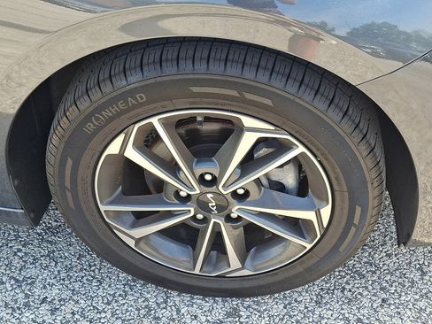 Used 2024 Kia Forte LXS FWD image 9