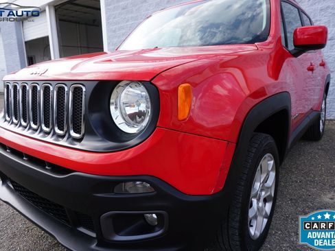 Used 2017 Jeep Renegade Latitude AWD/4WD image 5