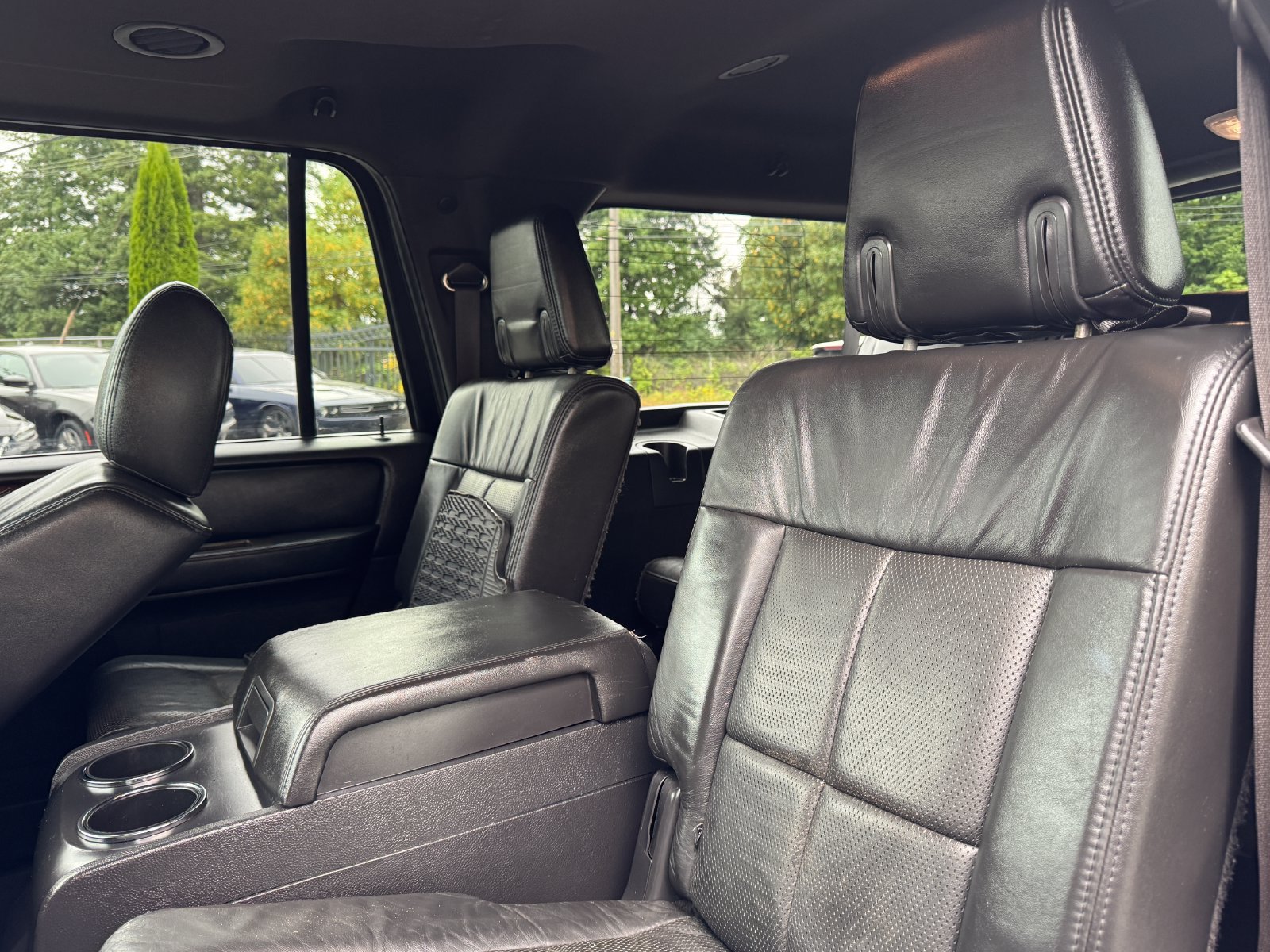 Used 2012 Lincoln Navigator L 4WD image 17