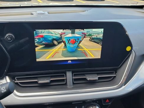 Certified 2024 Chevrolet Trax LT w/ Driver Confidence Package FWD image 28