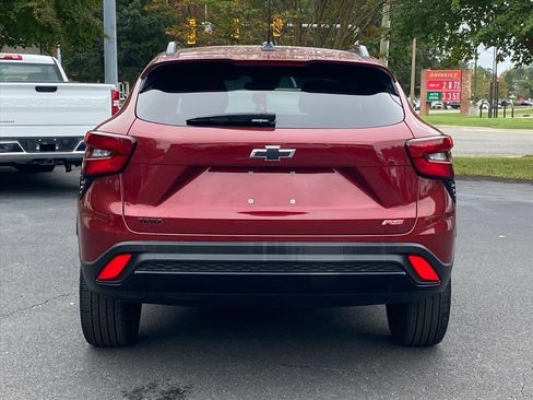 Used 2024 Chevrolet Trax RS w/ Driver Confidence Package image 4