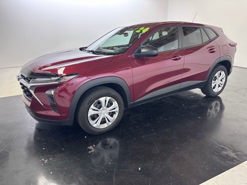 Used 2024 Chevrolet Trax LS image 17