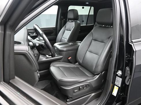 Used 2022 Chevrolet Tahoe Z71 w/ Luxury Package AWD/4WD image 9