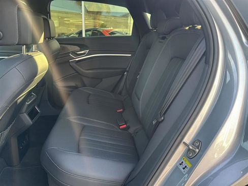 Used 2023 Audi e-tron Premium Plus w/ Premium Plus Package image 14