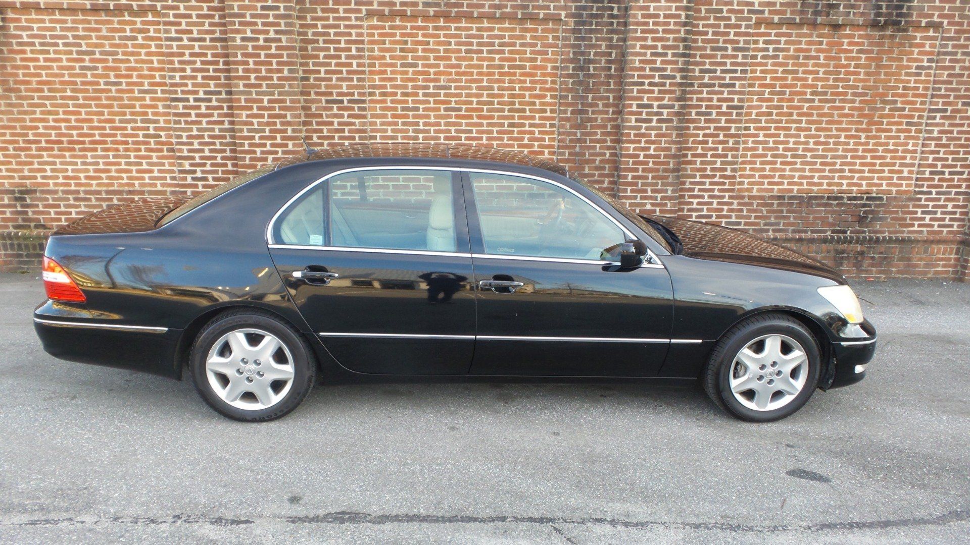 Used 2004 Lexus LS 430 RWD image 17