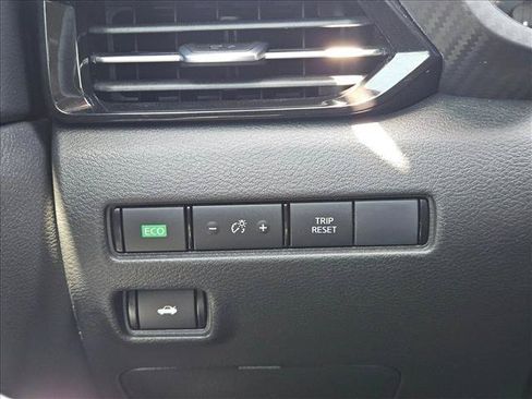 Used 2025 Nissan Sentra SR FWD image 14