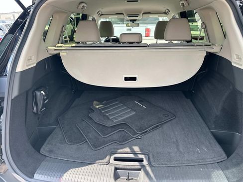 Used 2023 Nissan Rogue SV image 6