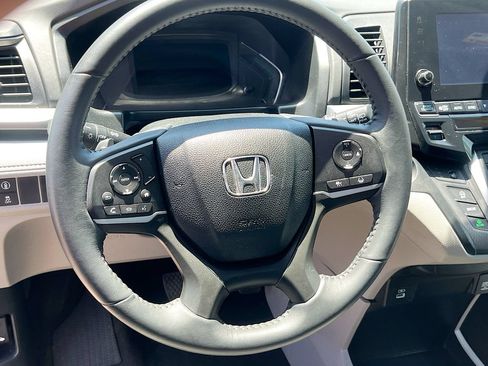 Used 2024 Honda Odyssey EX-L image 11