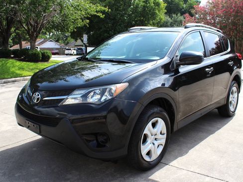 Used 2014 Toyota RAV4 LE FWD image 4