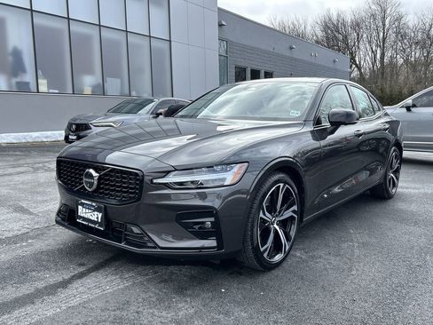 Certified 2025 Volvo S60 B5 Plus image 4