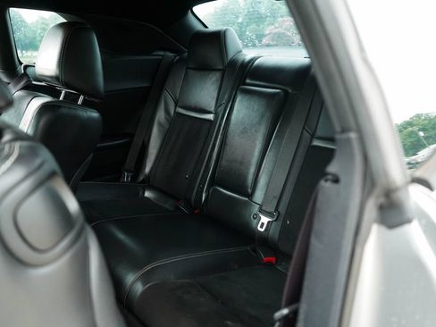 Used 2014 Dodge Challenger R/T RWD image 9