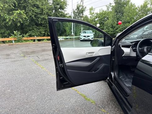 Used 2025 Toyota Corolla LE FWD image 22