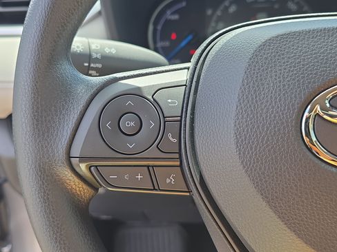 Used 2025 Toyota RAV4 XLE image 29