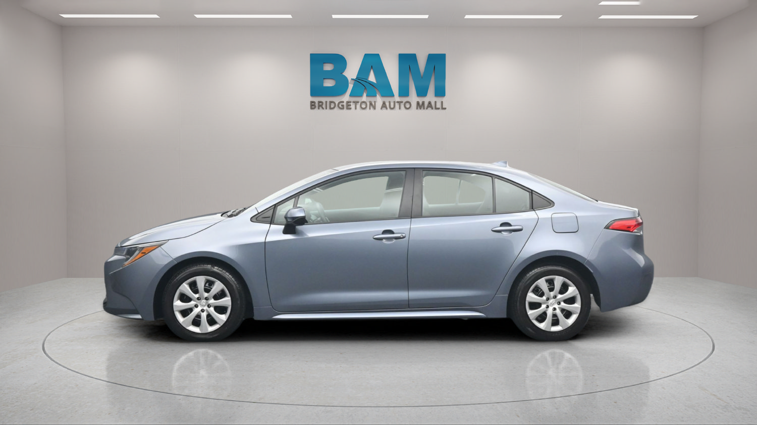 Used 2024 Toyota Corolla LE FWD image 3