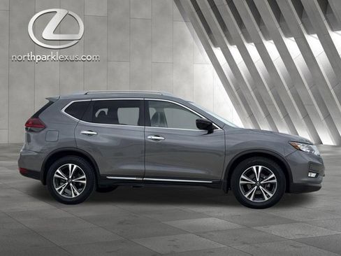 Used 2018 Nissan Rogue SL w/ Premium Package image 4