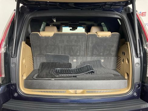 Used 2019 Cadillac Escalade Platinum AWD/4WD image 11