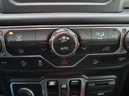 Used 2019 Jeep Wrangler Unlimited Sahara AWD/4WD image 26
