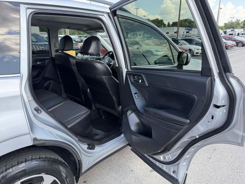 Used 2017 Subaru Forester 2.5i Limited AWD/4WD image 9