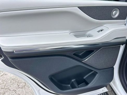 New 2026 Lincoln Navigator Reserve AWD/4WD image 19