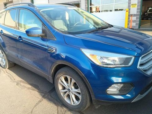 Used 2018 Ford Escape SE w/ SE Sync 3 Package AWD/4WD image 2