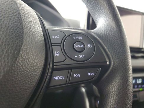 Used 2025 Toyota RAV4 XLE image 25