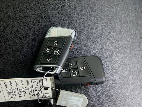 Used 2023 Volkswagen Atlas SE image 32