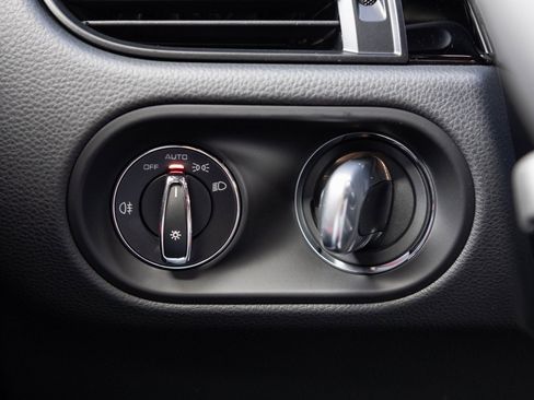 Certified 2025 Porsche Macan S image 17