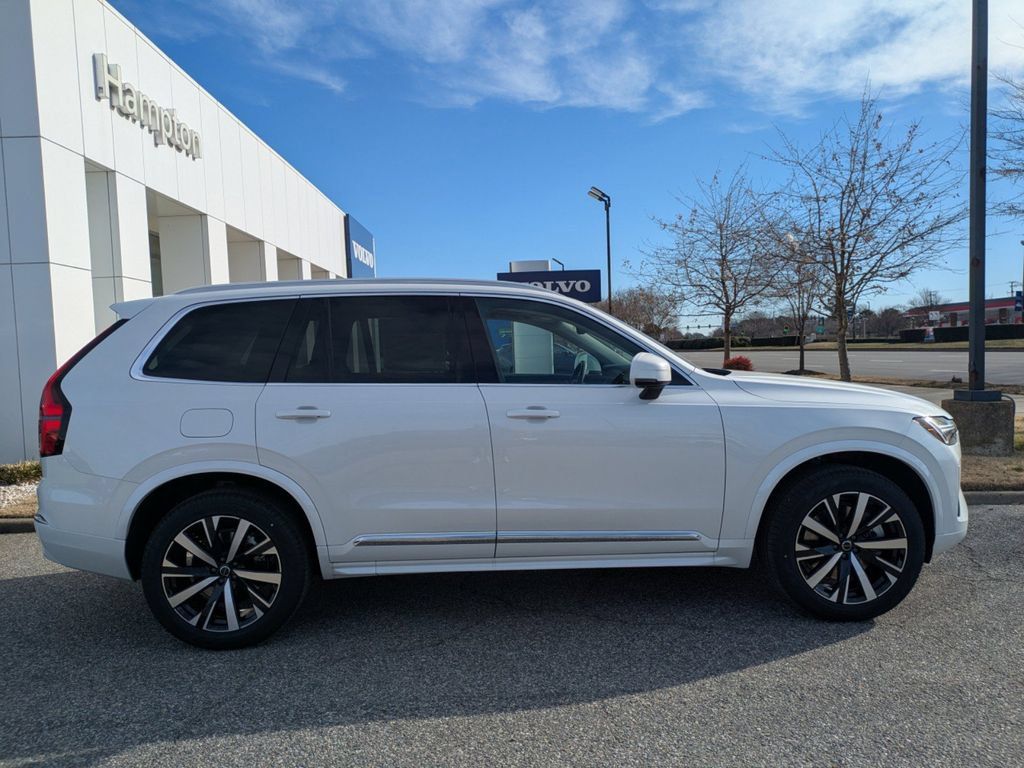 New 2025 Volvo XC90 T8 Core w/ Climate Package AWD/4WD image 3