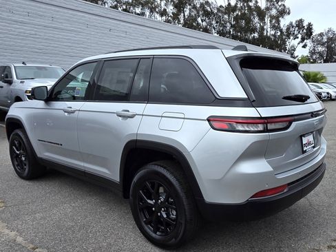 New 2026 Jeep Grand Cherokee Altitude RWD image 3