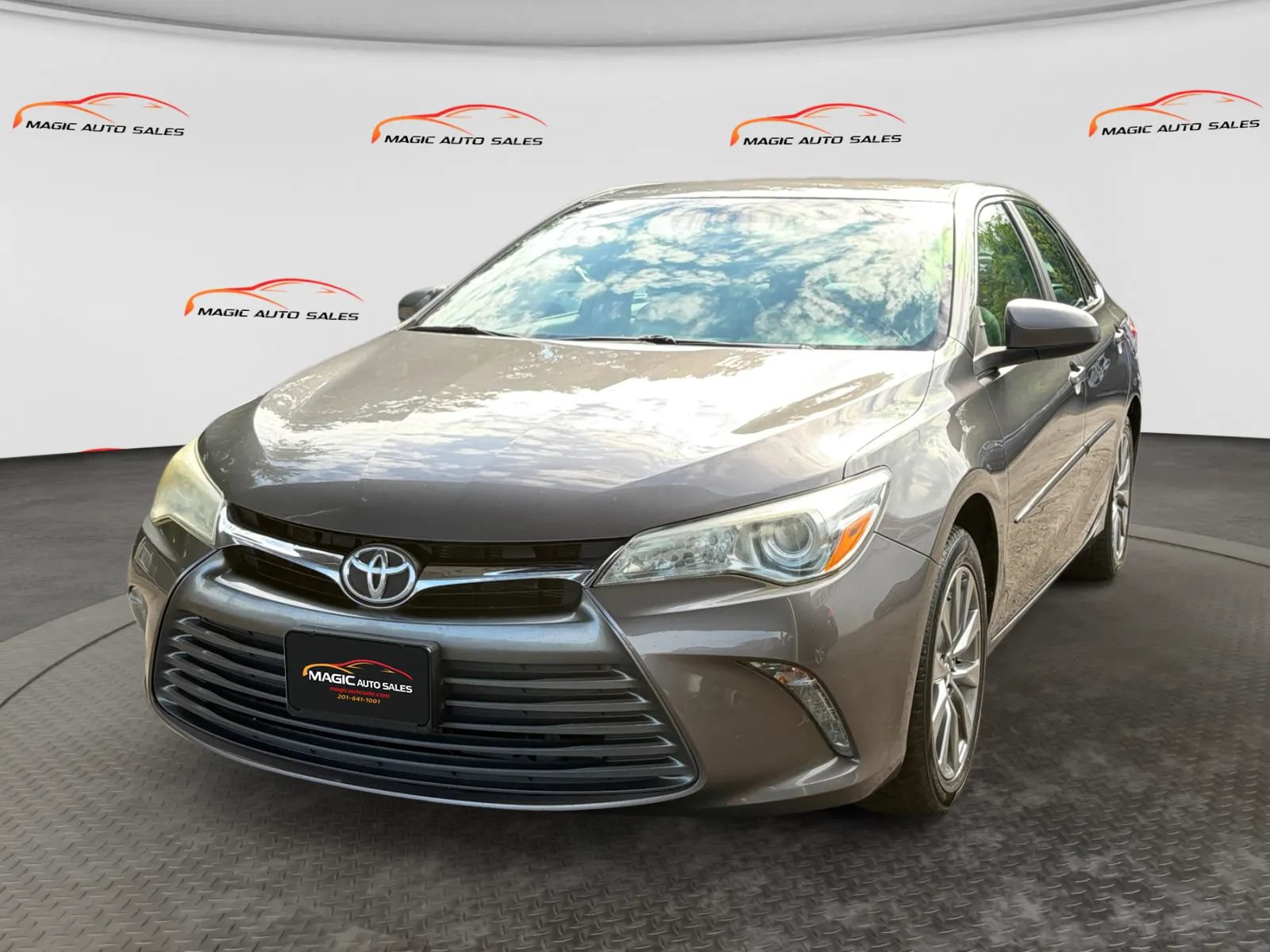 Used 2016 Toyota Camry XLE w/ Convenience Package FWD image 1