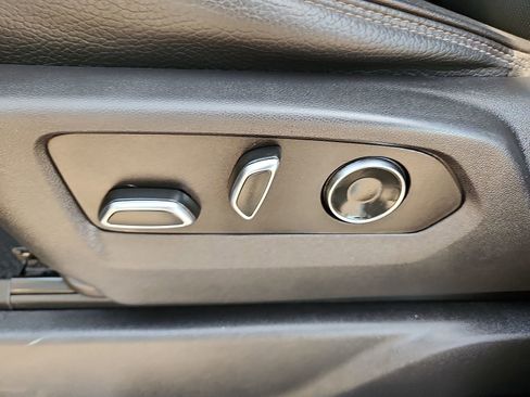 Used 2024 GMC Sierra 3500 Denali w/ Technology Package image 12