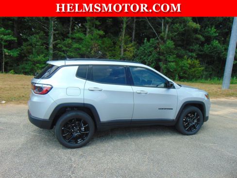 Certified 2025 Jeep Compass Latitude w/ Convenience Group AWD/4WD image 15